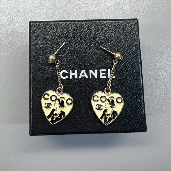 CHANEL Enamel Coco Mademoiselle Heart Dangle Earrings Black Gold - Picture 3 of 13